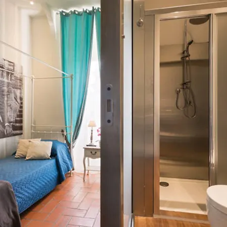 5 For 7 People Near Coloseum Róma