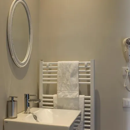 5 For 7 People Near Coloseum