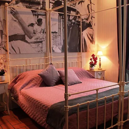 5 For 7 People Near Coloseum