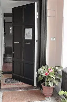 5 For 7 People Near Coloseum Róma