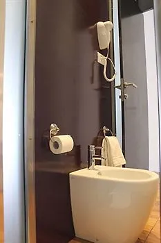 5 For 7 People Near Coloseum